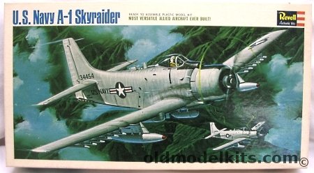 Revell 1/40 US Navy AD-6 (A-1) Skyraider, H261-300 plastic model kit